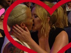 Amber Rose troca beijos com a comediante Amy Schumer